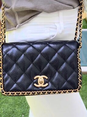 CHANEL Black Quilted Leather Shoulder Bag with Gold Chain Trim